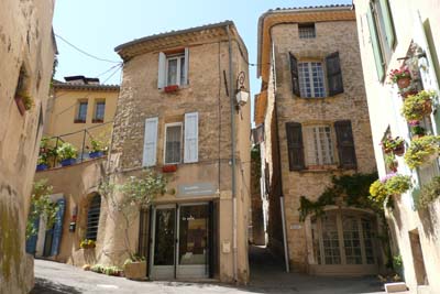 Lourmarin   ©Vi..Cult...  Lourmarin   ©Vi..Cult...